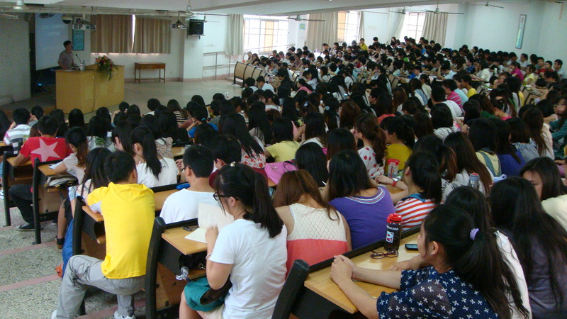 福州大学盈丰娱乐
院长庄穆教授来盈丰娱乐
讲学2.jpg