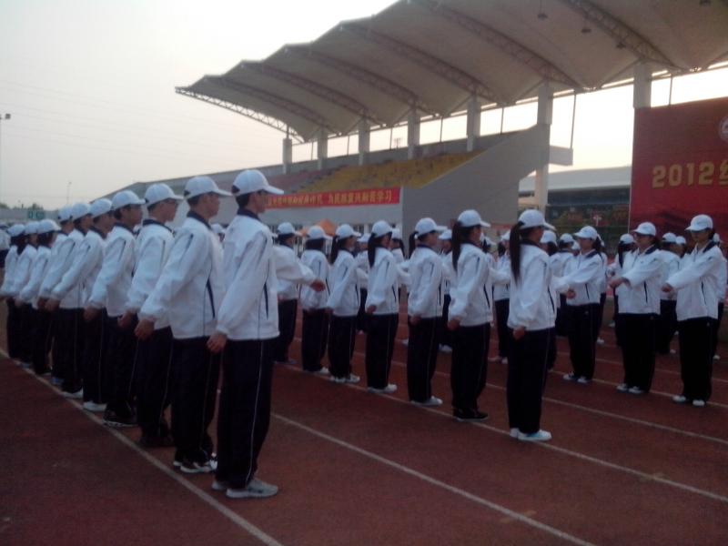 盈丰娱乐
2012级新生军训系列报道之齐步走2.jpg 盈丰娱乐
2012级新生军训系列报道之齐步走2.jpg
